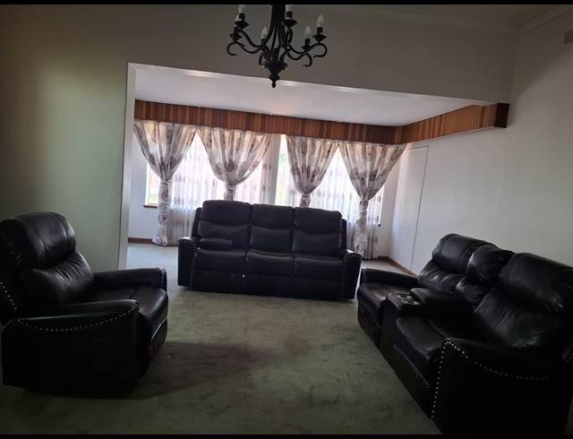 4 BEDROOM HOUSE FOR SALE IN DERSLEY